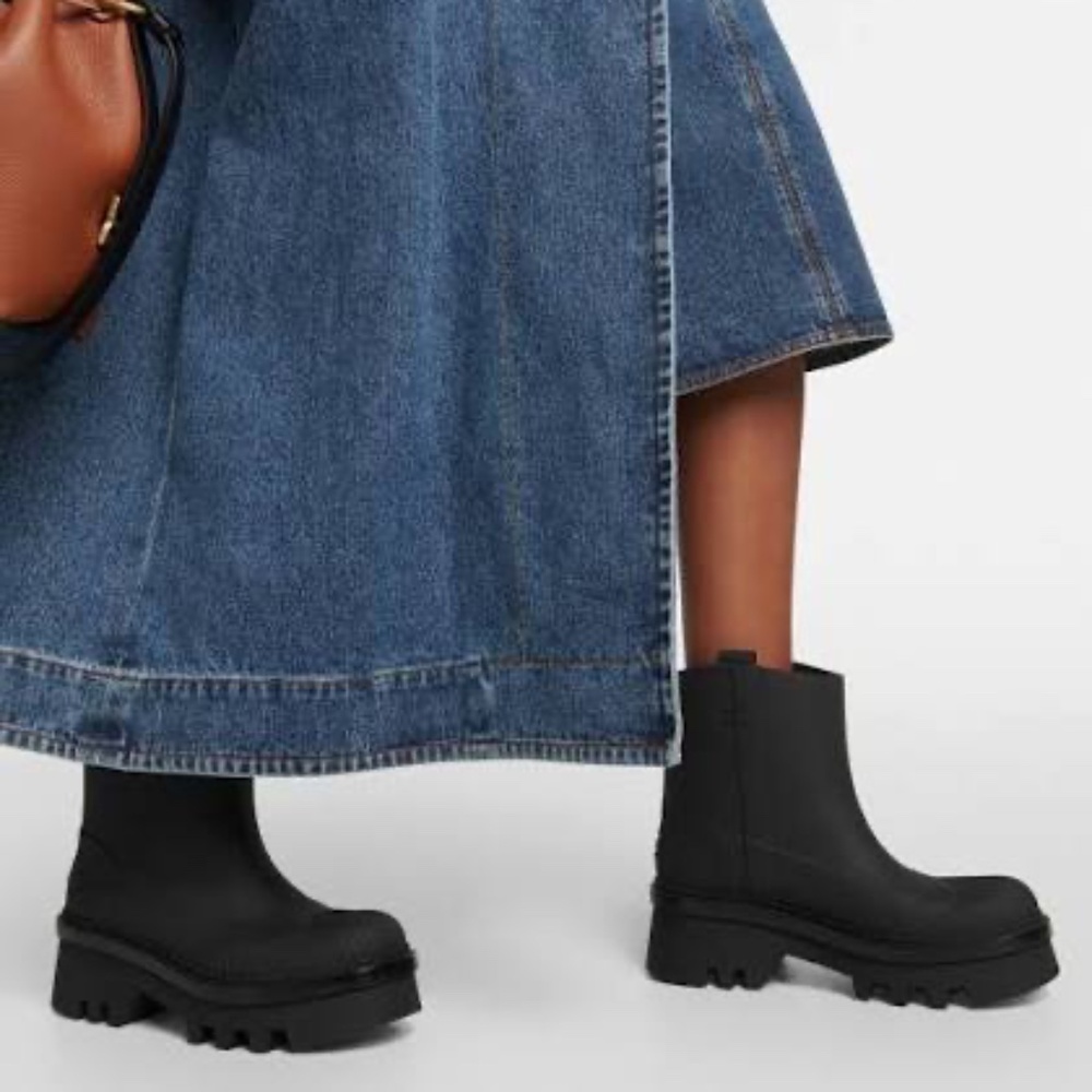 Chloe Raina Black Rain Boots sz 37